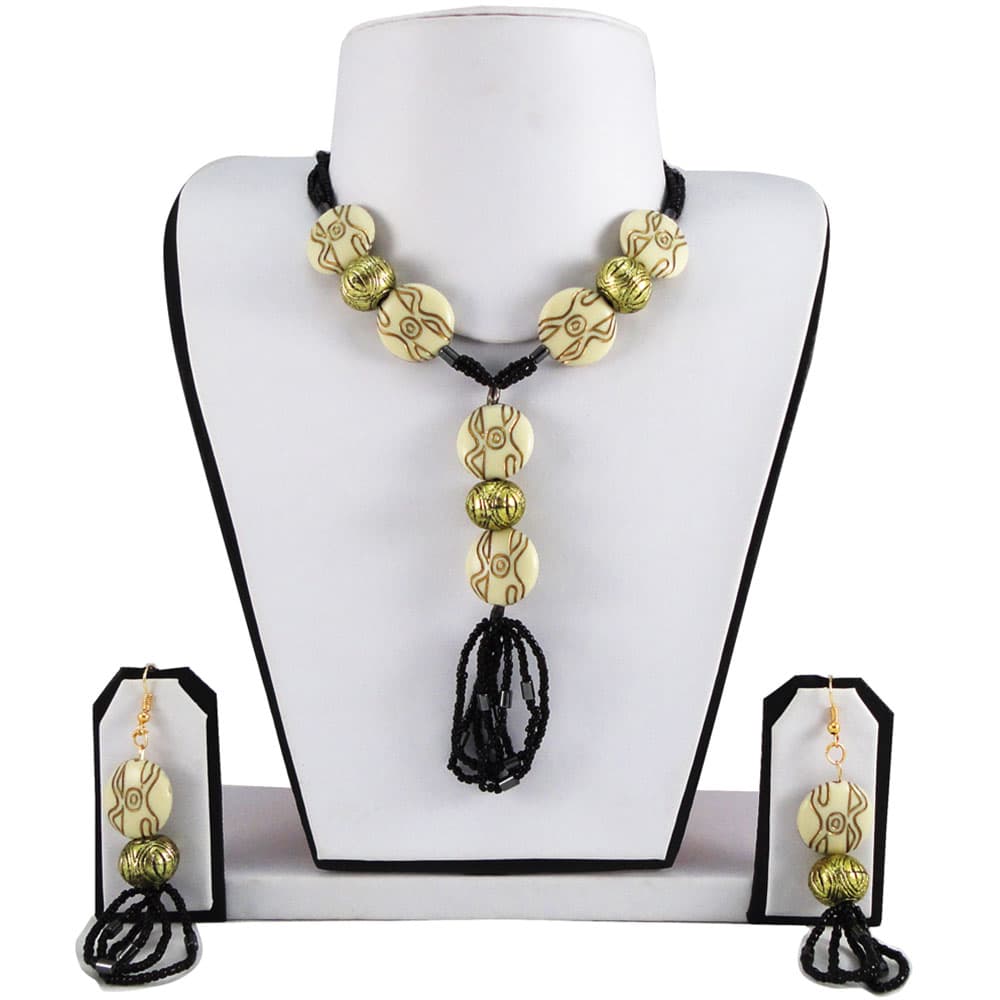 Classy Necklace With Antique Beads