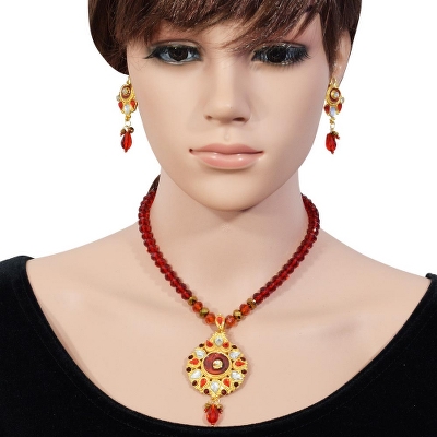 Red Crystal Beads Golden Pendant Necklace
