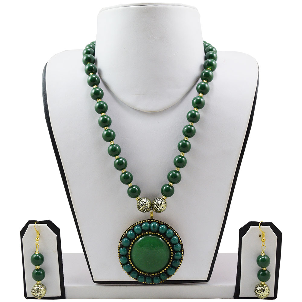 Green Designer Beads Pendant Beautiful Necklace with Earrings