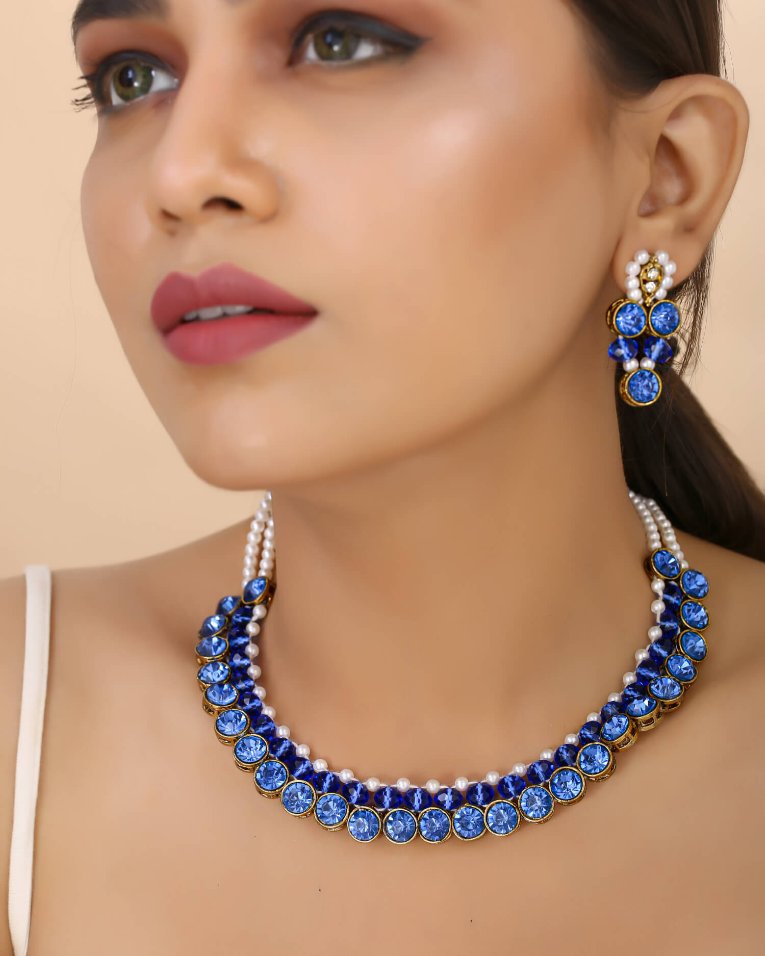 Flourishing blue & white necklace set